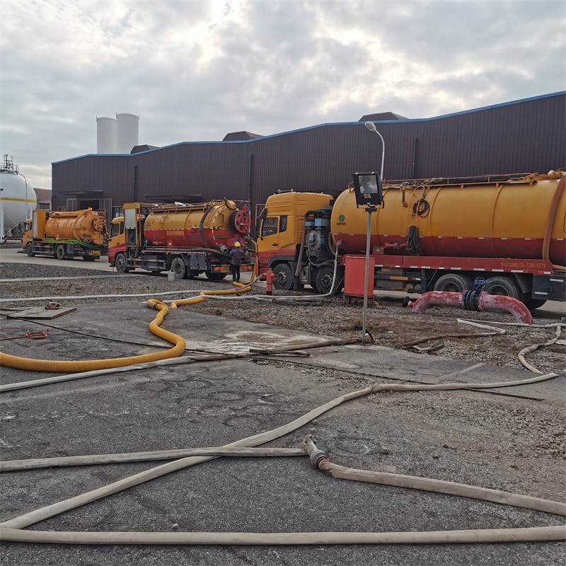 南吕镇污水池清理